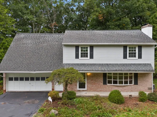 909 Cherry Ln, Vestal, NY 13850