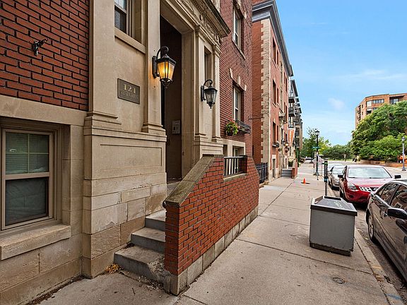 3rd image of 127 W Grant St #111
