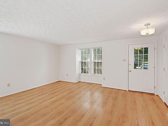 4th image of 9415 Woodsong Ct