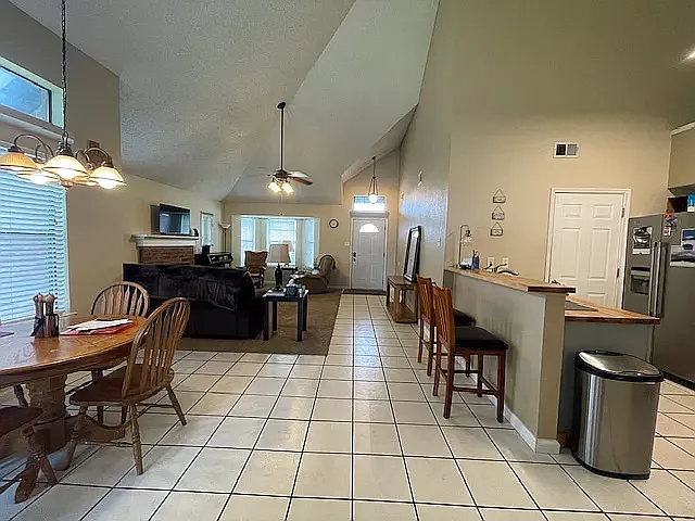 3 bed, 1375 sqft, $2,175 — Photo 4