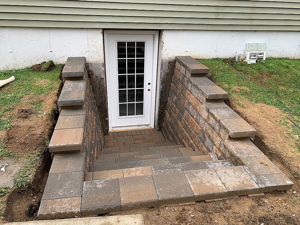 Entry to Lower Level Apt