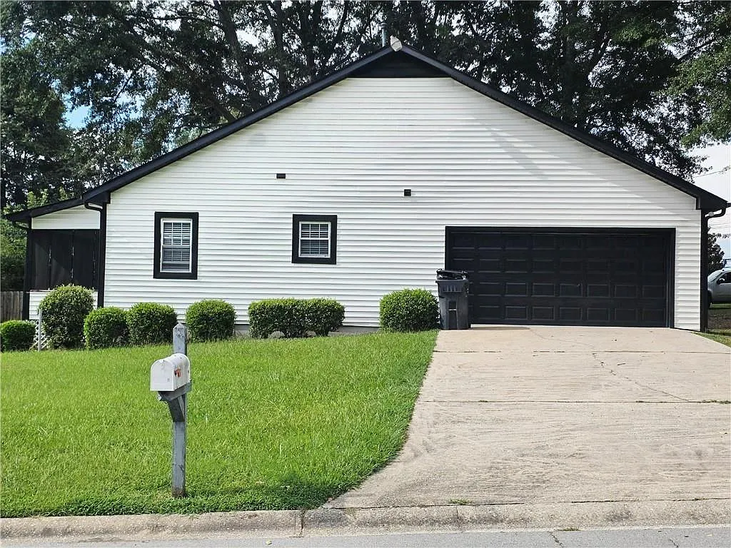 3 bed, 2.0 bath, 1523 sqft, $2,500 — Photo 1