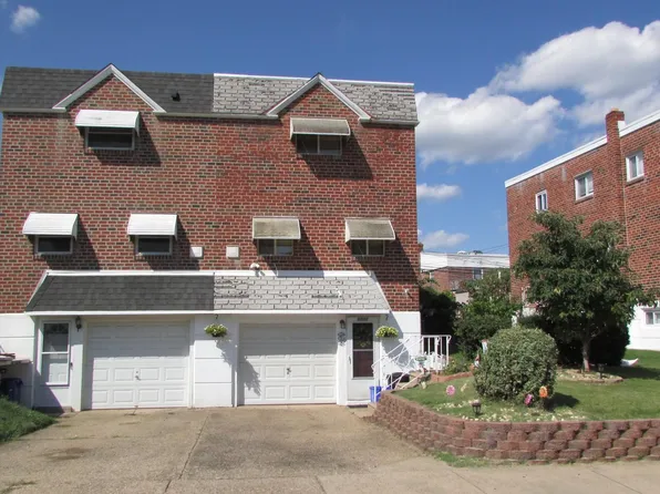 8802 Danbury St, Philadelphia, PA 19152