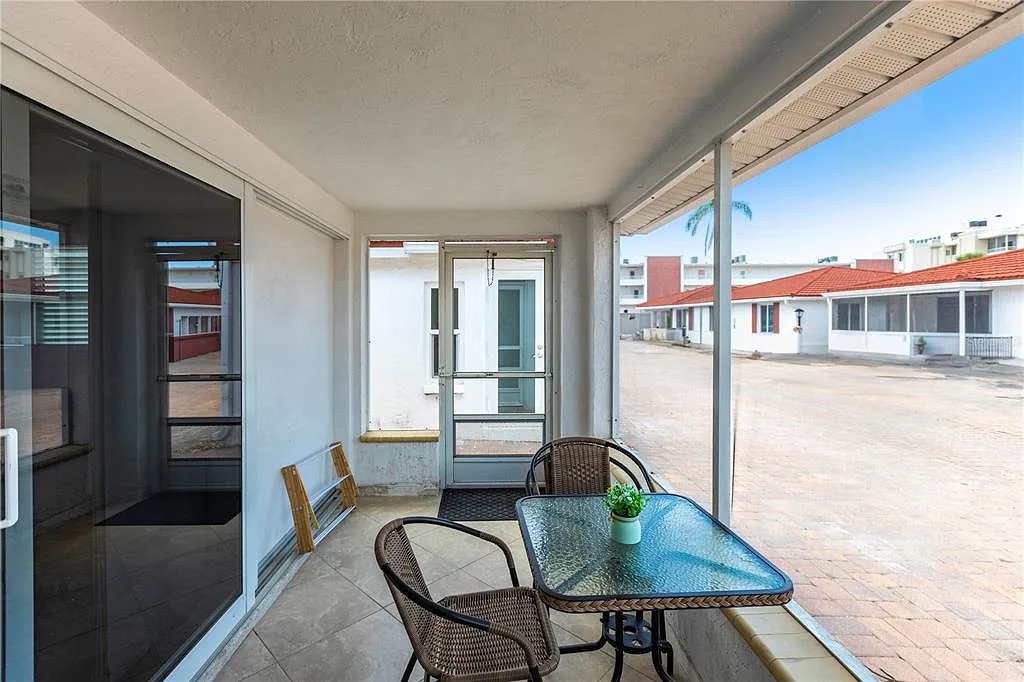 2 bed, 2.0 bath, 1064 sqft, $7,500 — Photo 3