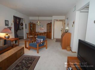 3916 N Oakland Ave UNIT 317, Shorewood, WI 53211