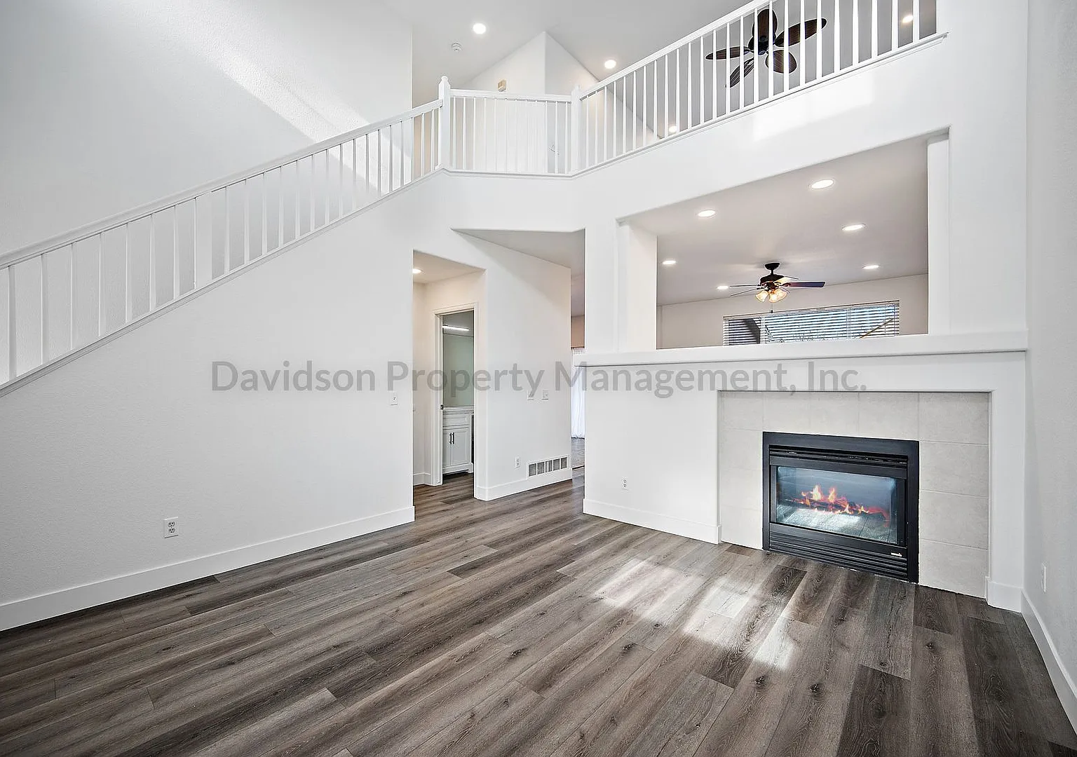 Stunning 5 Bedroom House in Peyton — Photo 2
