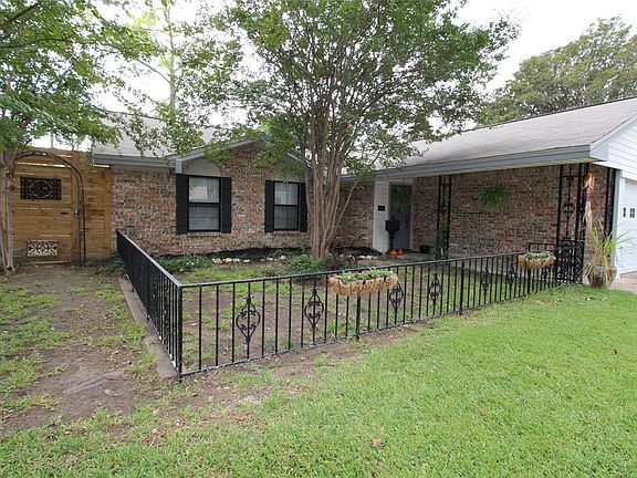 3rd image of 1609 Woodhaven Dr