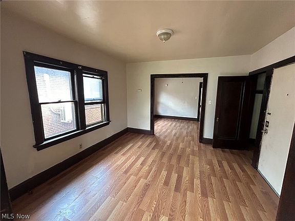 4th image of 228 Cole Ave