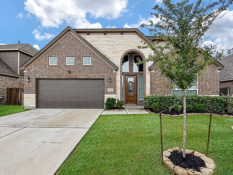 4442 Buentello Dr