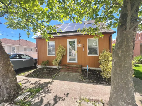 23 Garden City Avenue, Point Lookout, NY 11569