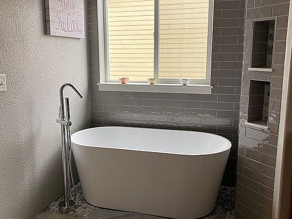 4th image of 6006 NE 50th Ave