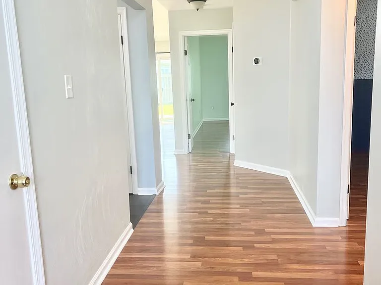 943 Chigwell Rd — Photo 29