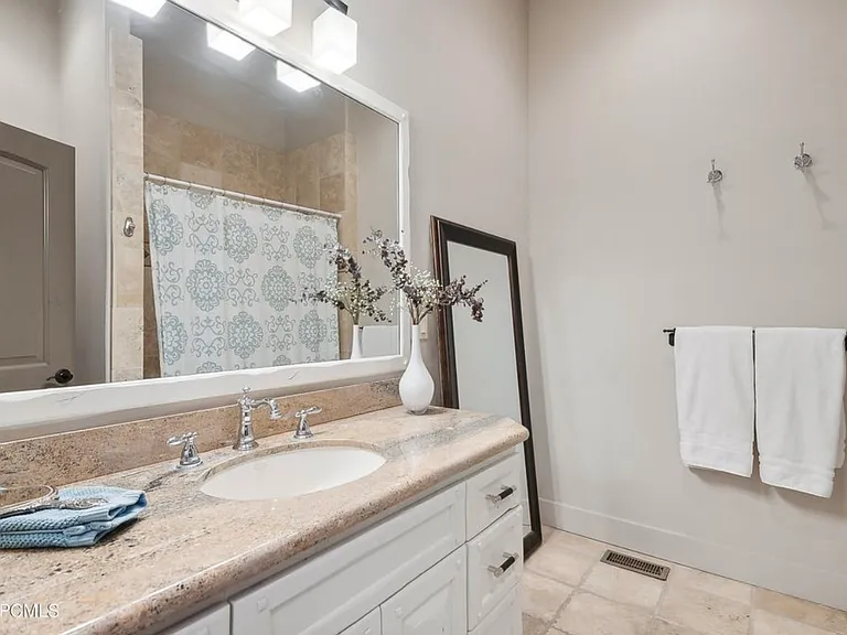 2060 Paddington Dr — Photo 25