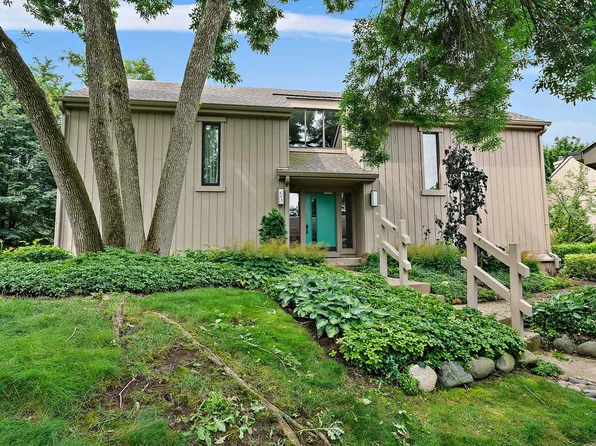 444 Old Barn Rd APT C, Lake Barrington, IL 60010