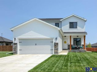 6516 Via Sorrento Dr, Lincoln, NE 68523