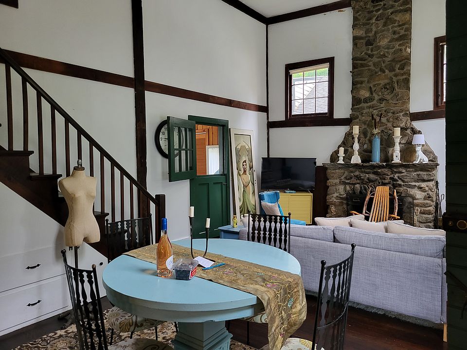 1st image of 6 Forge Ln