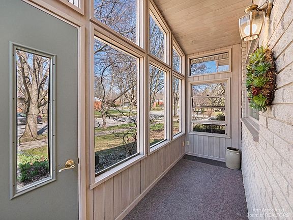 3rd image of 278 Larkspur St