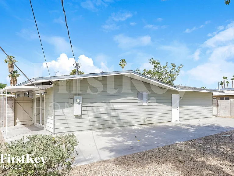 2552 Masters Cir — Photo 14