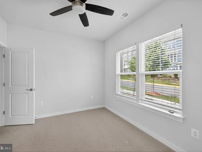 1601 Grove Chestnut Rd — Photo 9