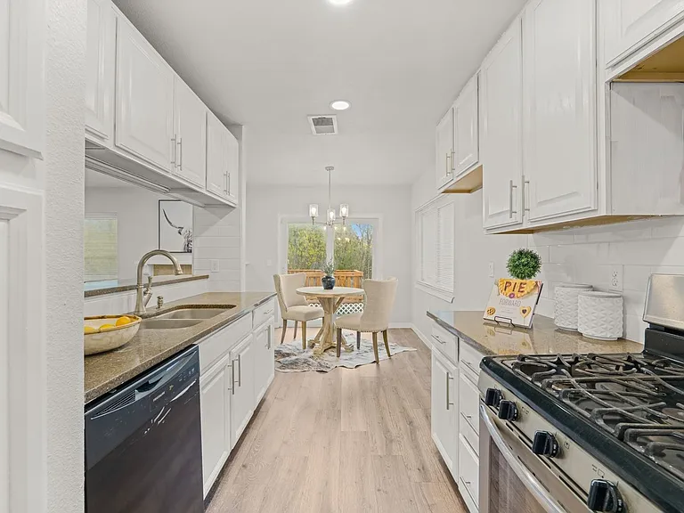 10223 Flatland Trl — Photo 4