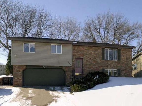 2nd image of 1001 Parkridge Dr