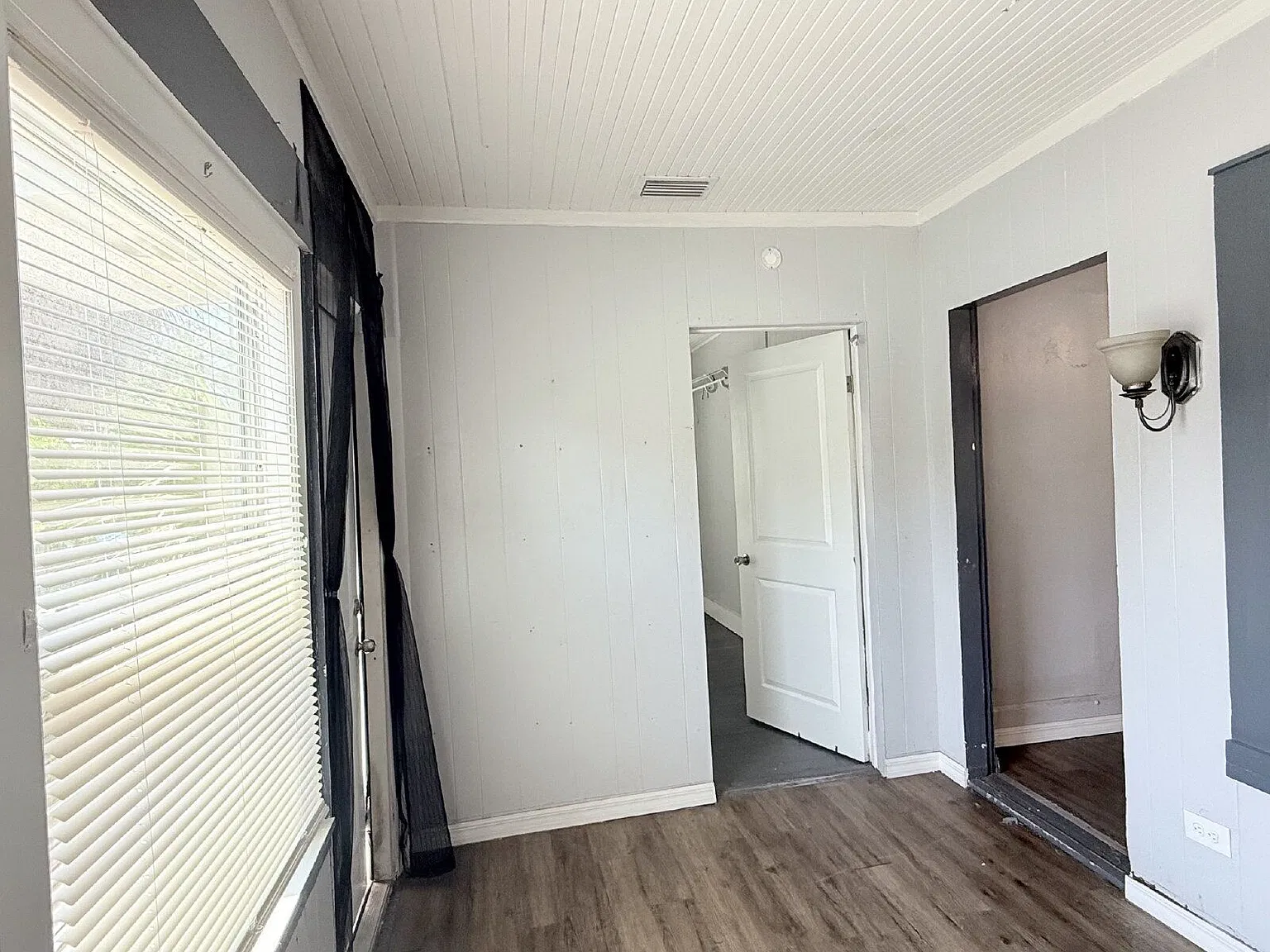 2 bed, 1.0 bath, 808 sqft, $1,495 — Photo 2