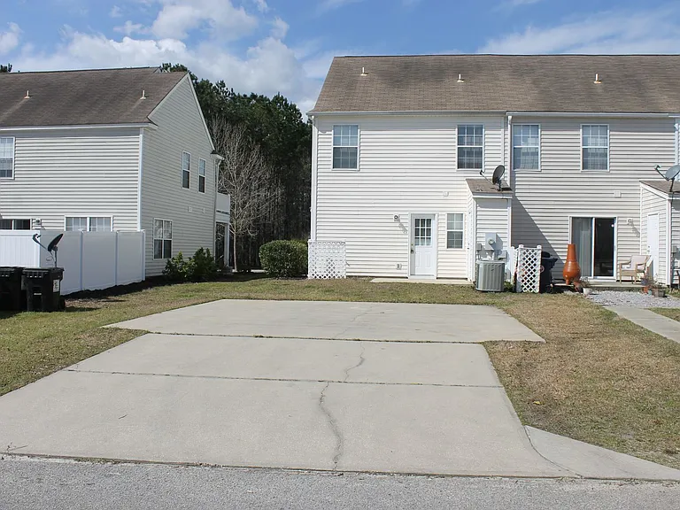 423 Lake Park Way — Photo 4