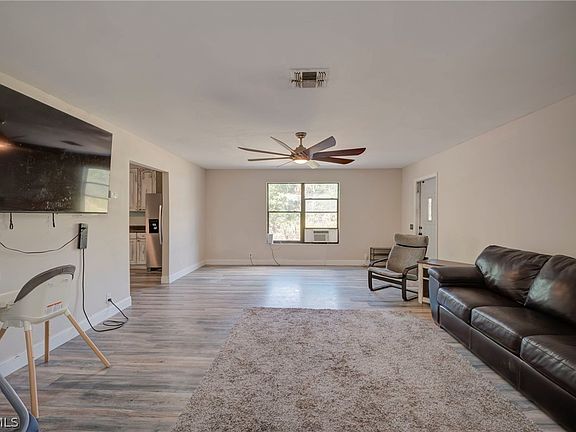 4th image of 1063 Debbie Ln
