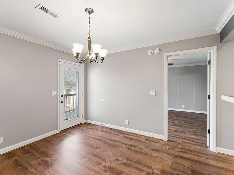 4828 Octavia St — Photo 12