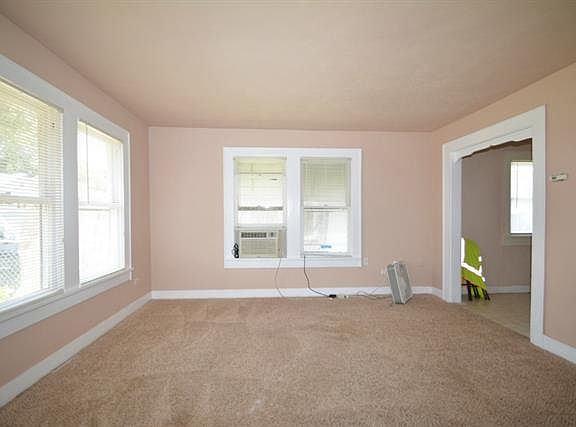 3rd image of 516 W Boyce Ave