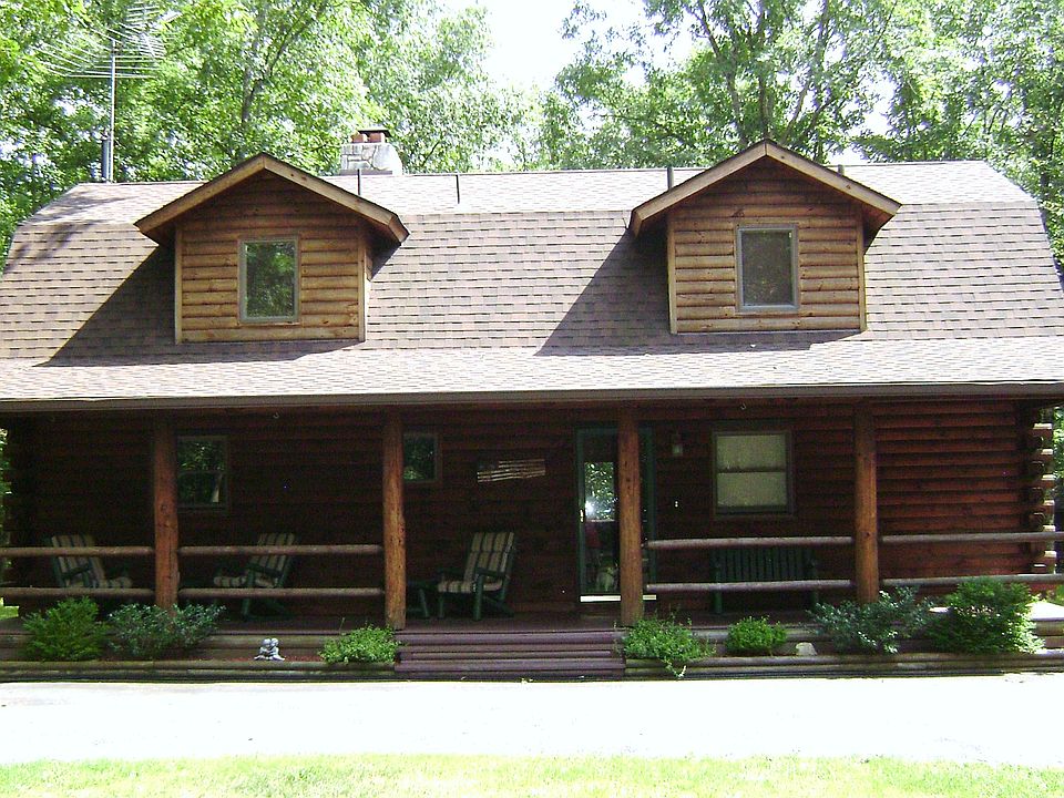 Front view of Log Home