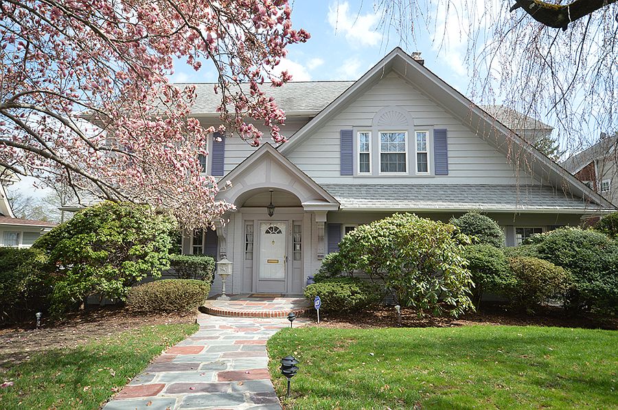 1st image of 208 Mayhew Dr