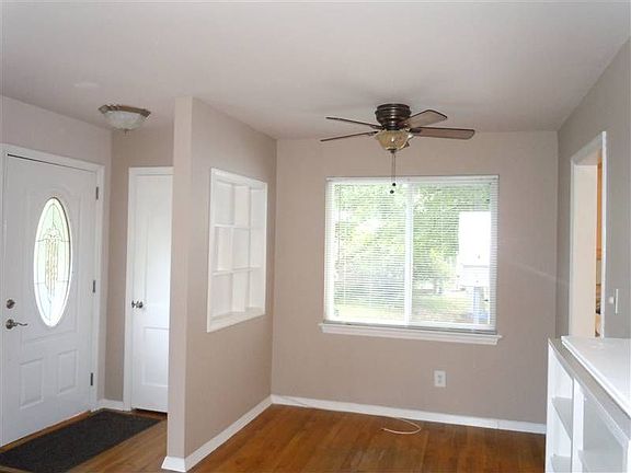 2nd image of 1905 Stratford Dr