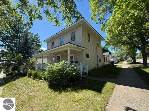 319 E Nelson St, Cadillac, MI 49601
