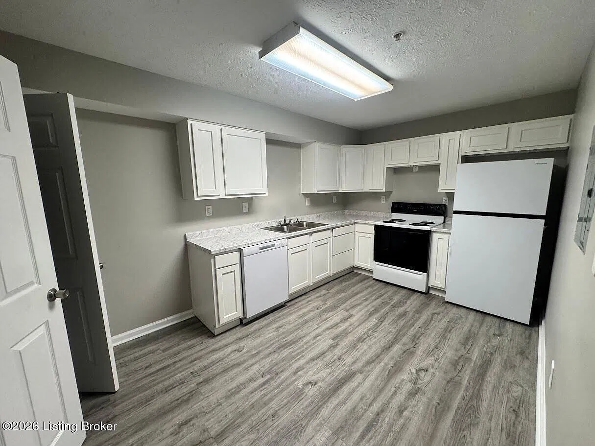 2 bed, 1.0 bath, $1,050 — Photo 2