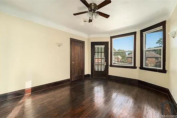 2 bed, 900 sqft, $1,200 — Photo 2