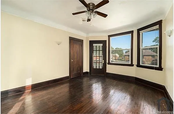 Building Photo - 4200 W Buena Vista St