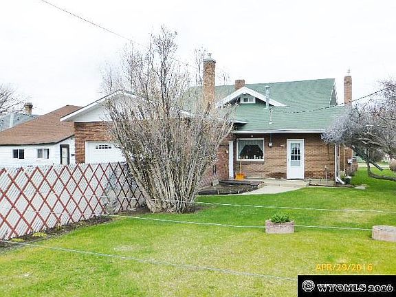 3rd image of 909 Cedar Ave