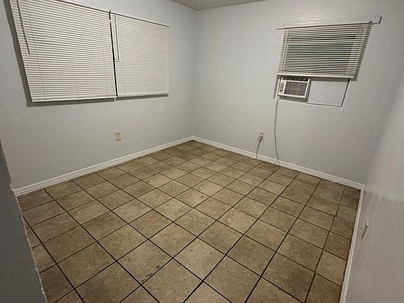 5th image of 905 W Livingston St #907