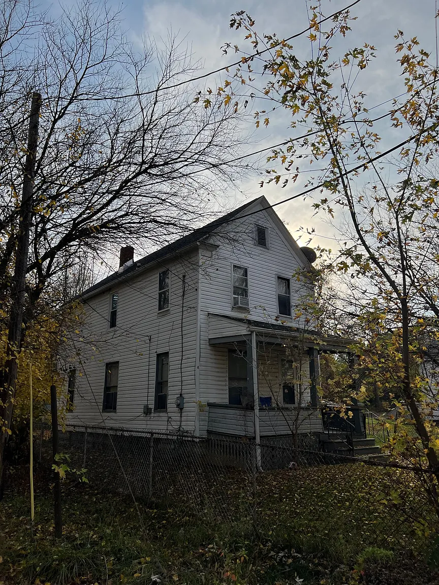 90 Paris Ave photo 1