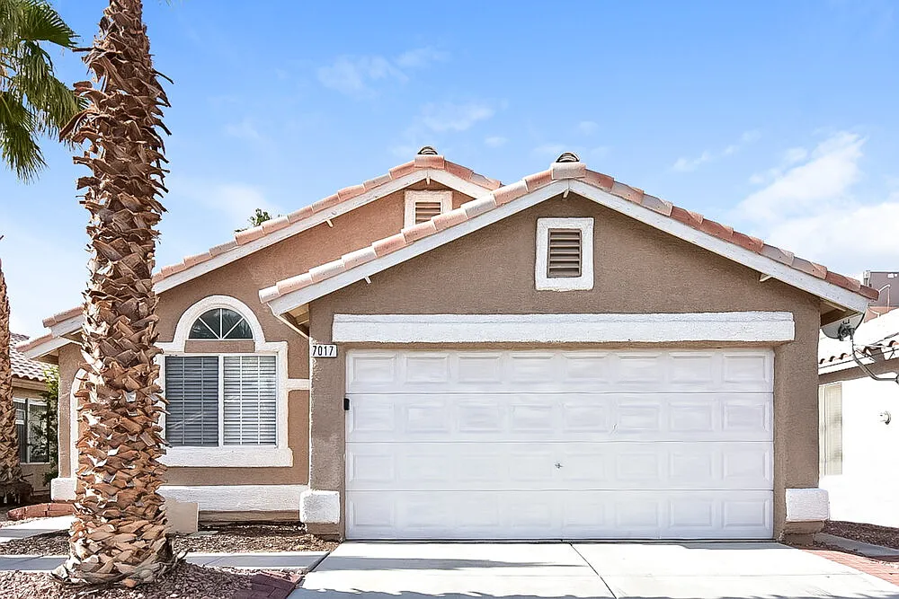 3 bed, 2.0 bath, 1558 sqft, $3,080 — Photo 1