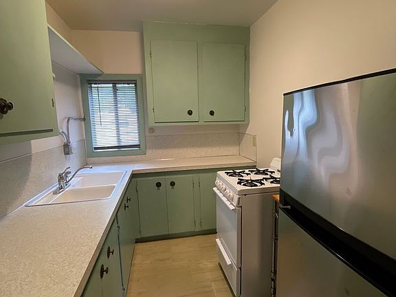 2nd image of 491 NW Beaver St