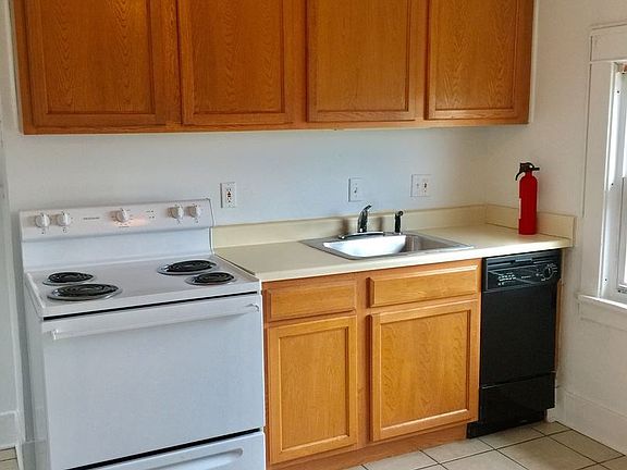 3rd image of 921 W Cross St APT 6