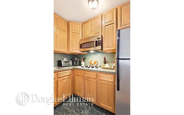 Rented by Douglas Elliman | media 15