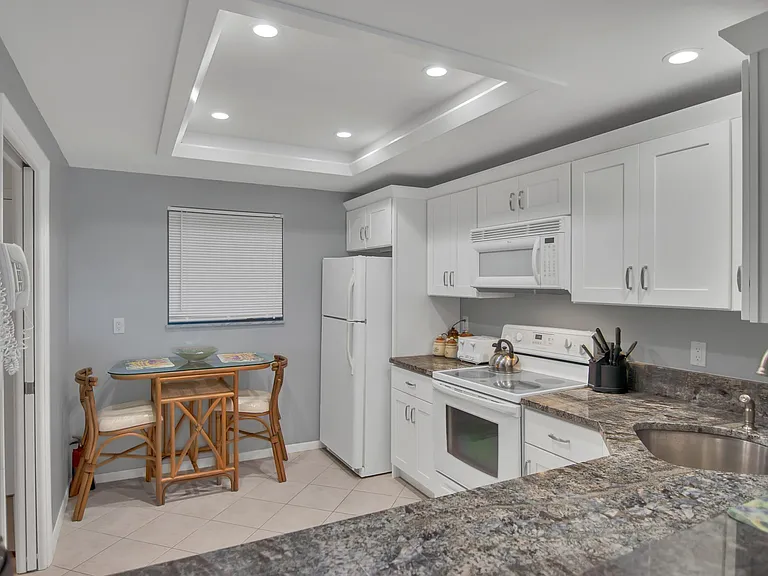 3939 Ocean Dr #307C — Photo 6