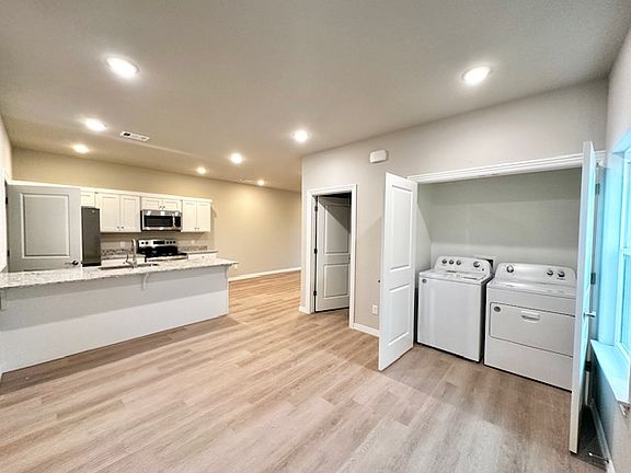 4th image of 1506 SW Poigai Unit 2