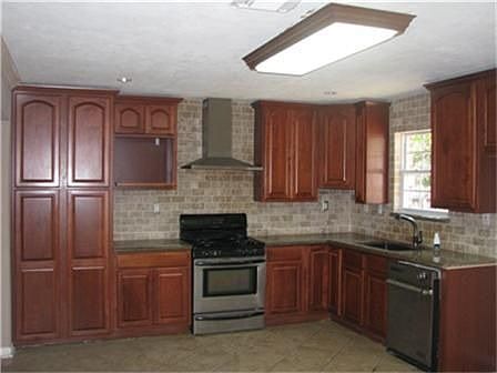 3rd image of 10114 Walnut Glen Dr