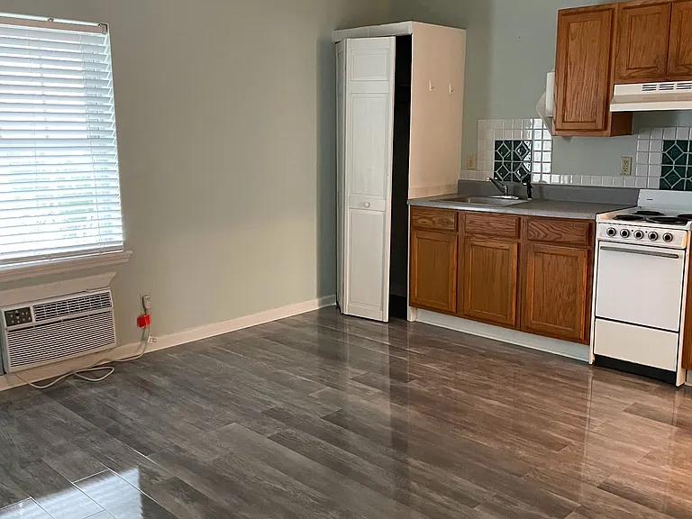 323 N Topsail Dr — Photo 4