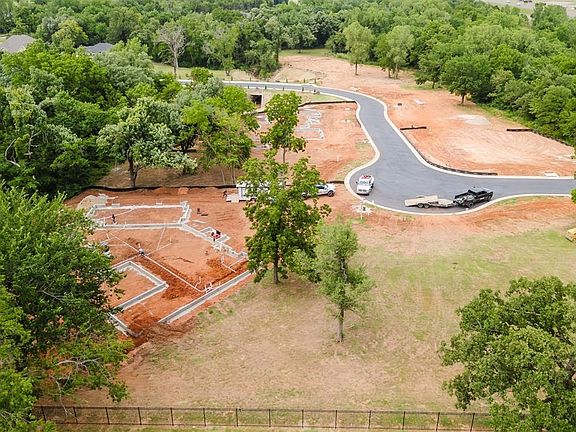 5th image of 4412 Redbud Dr #9