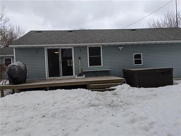 4th image of 419 Main St S